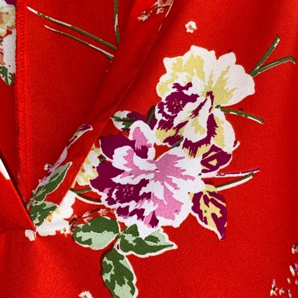 Rue 21 size large red floral top excellent condition - Picture 3 of 8